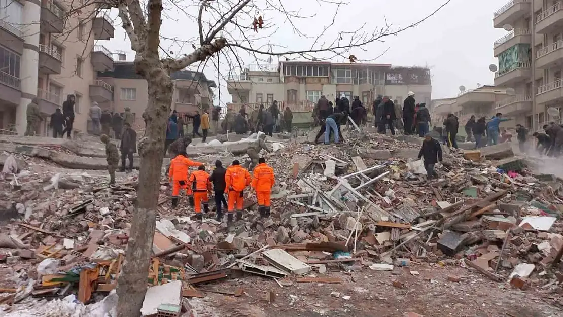 78 kişiye mezar olan Hakimbey Apartmanı'yla ilgili davada savcının araştırma talebi reddedildi