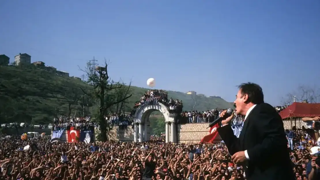 Arabesk dünyasının ''Babası'' Ferdi Tayfur hayatını kaybetti...