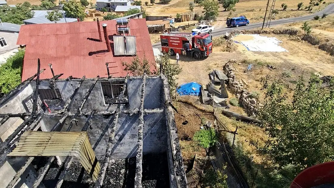 Arapgir'de korkutan ev yangını