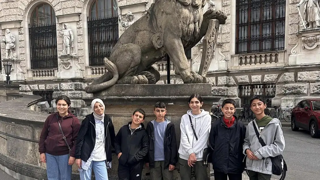 Çemişgezekli öğrenciler Viyana'yı gezdi