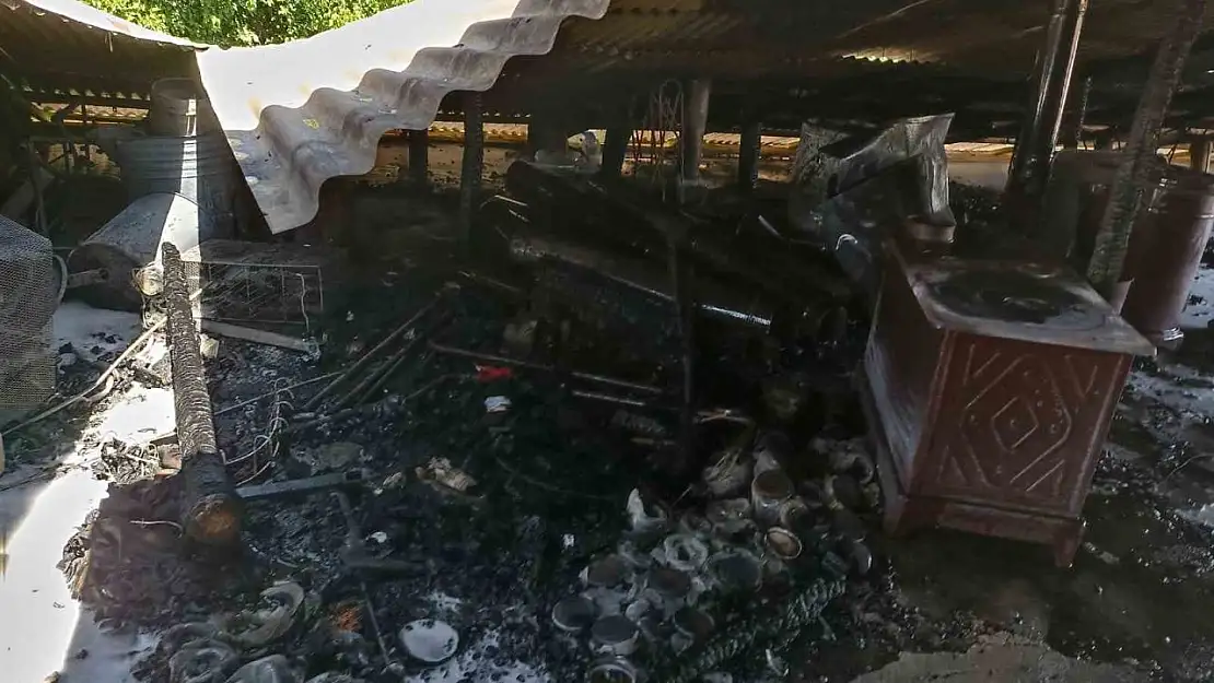 Darende'de çatı yangını korkuttu
