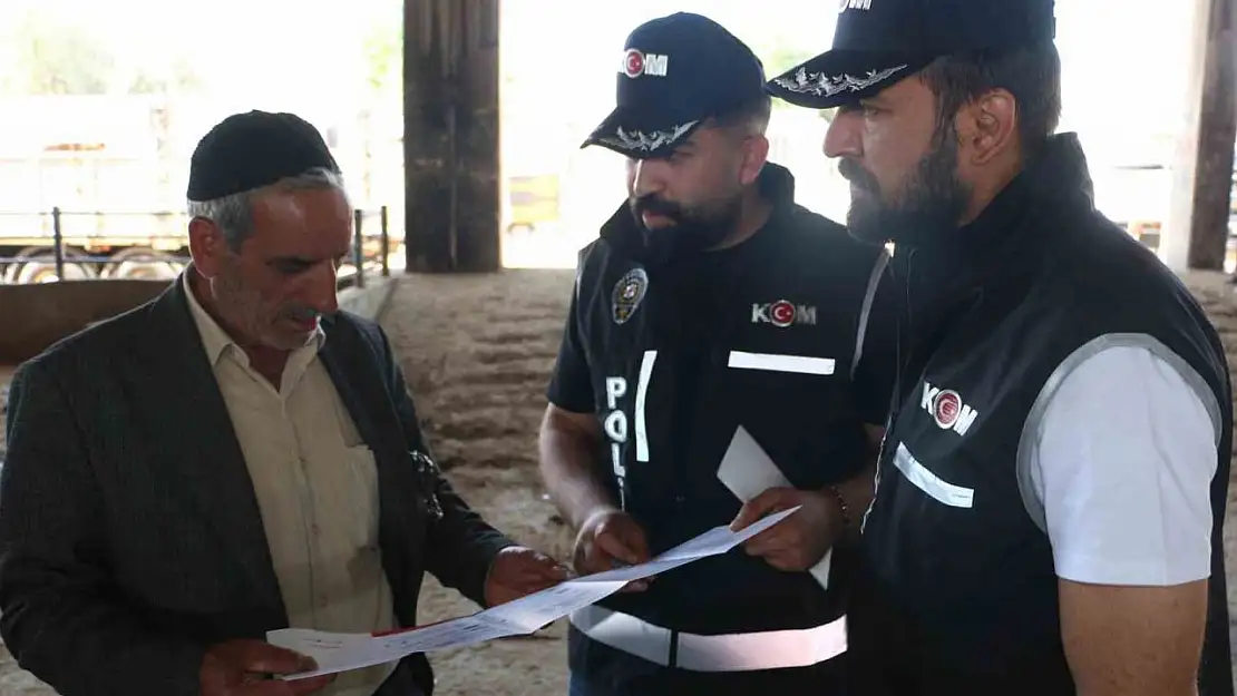 Diyarbakır Canlı Hayvan Borsası'nda satıcılar sahte para konusunda bilgilendirildi