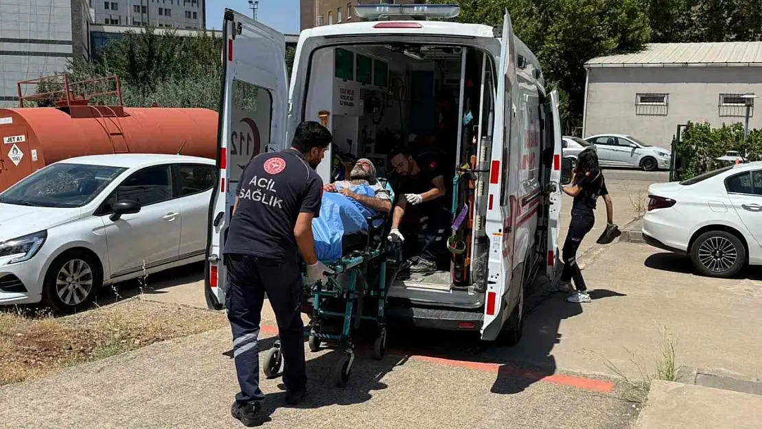 Diyarbakır'da felç geçirme şüphesi bulunan vatandaş, ambulans helikopterle hastaneye sevk edildi