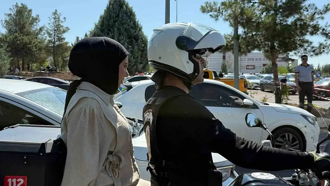 Diyarbakır'da kimliğini ve giriş belgesini unutanların imdadına polis yetişti