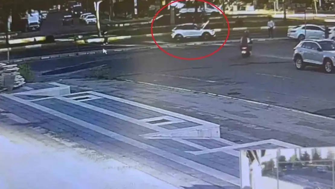 Diyarbakır'da lise öğrencisini hayattan koparan kaza güvenlik kamerasına böyle yansıdı