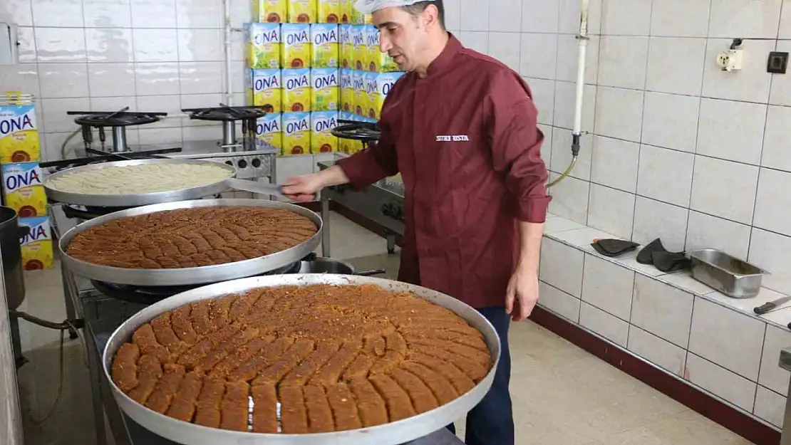 Diyarbakır'da tatlılar kurban bayramı için hazırlanıyor