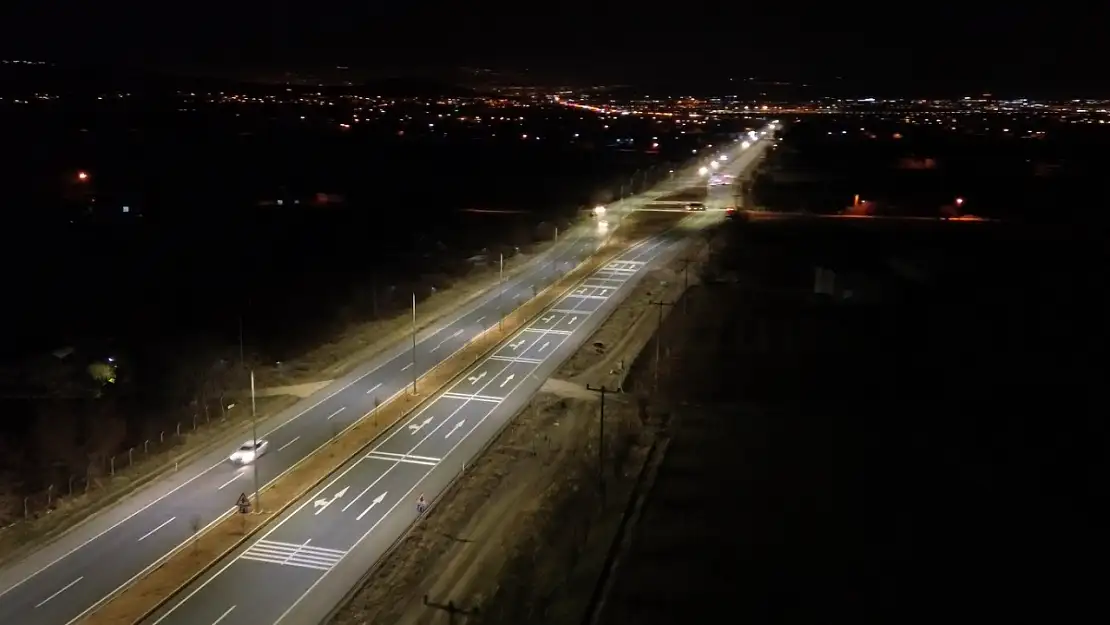 Elazığ'da ışıklandırılan şehirlerarası yollar daha güvenli hale getirildi