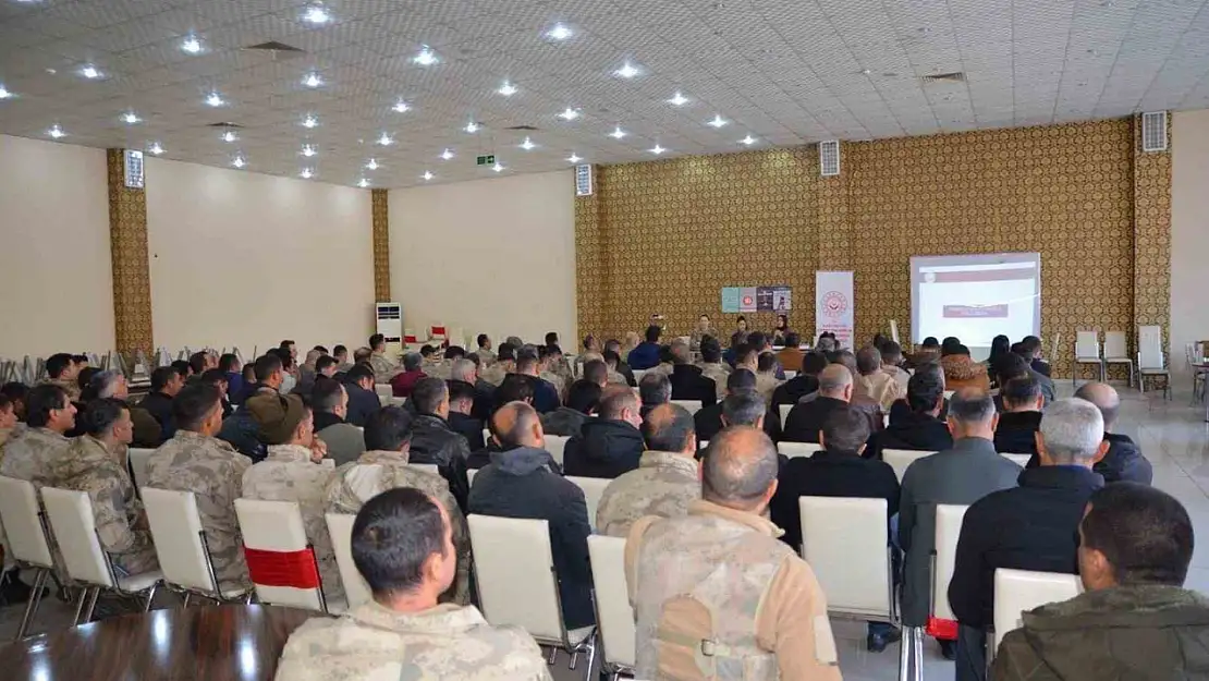 Elazığ'da jandarmanın bilgilendirme faaliyetleri sürüyor