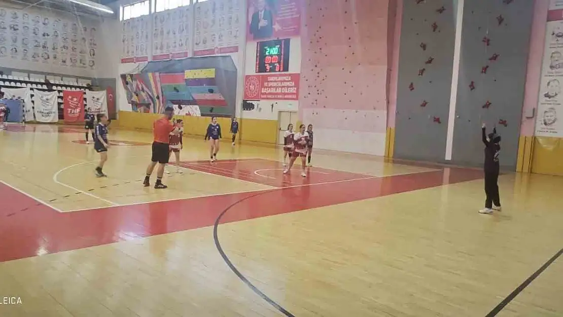 Elazığ'da şampiyon Bingöl Spor Lisesi