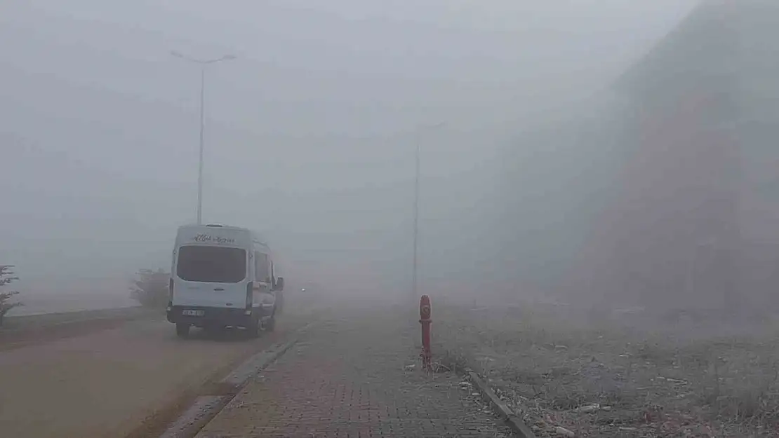 Elazığ'da sis etkisini sürdürüyor