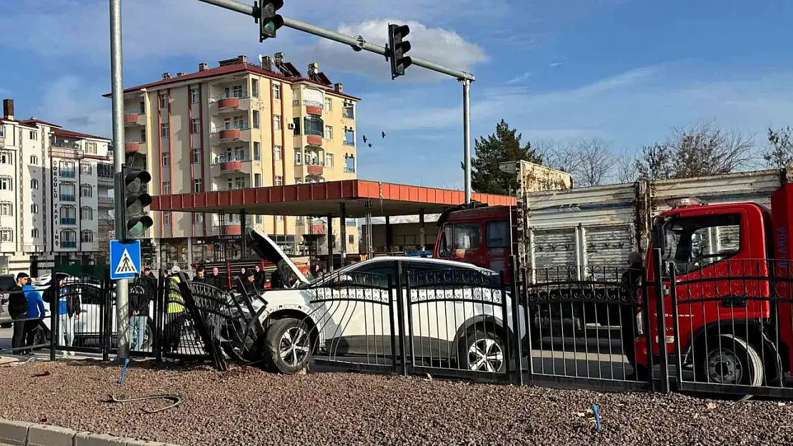 Elazığ'da trafik kazası: 3 yaralı