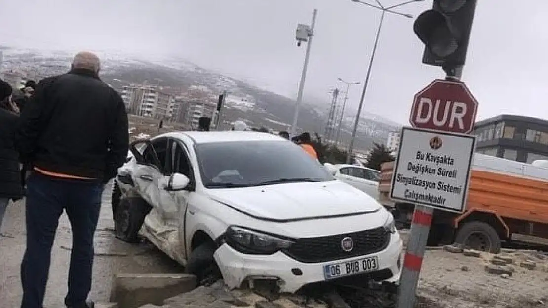 Elazığ'da trafik kazası: 5 yaralı