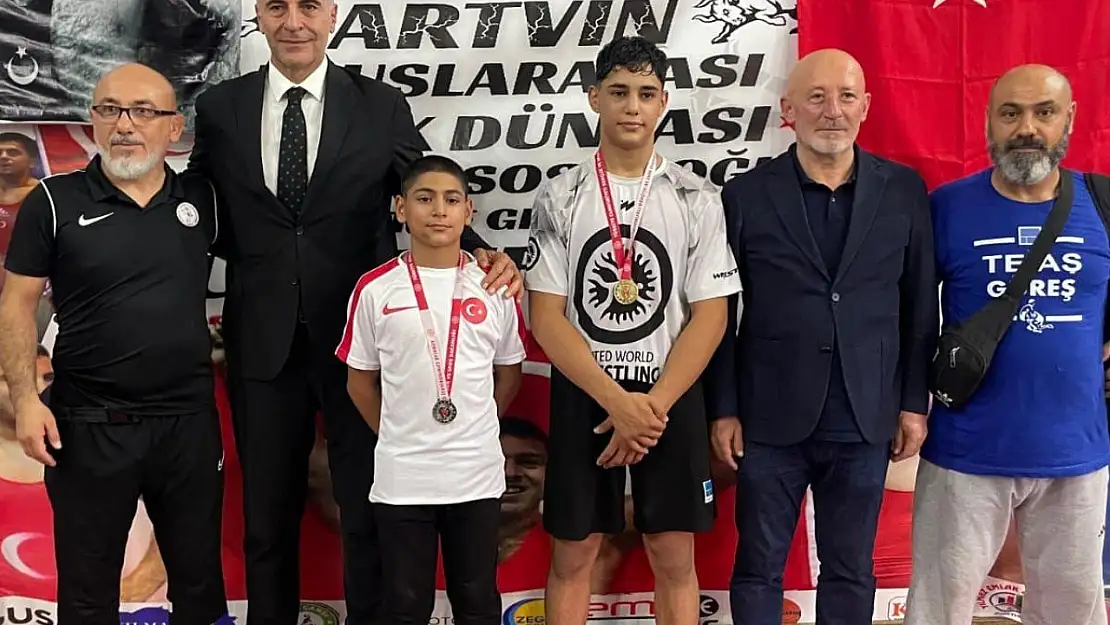 Elazığlı genç pehlivanlardan uluslararası başarı