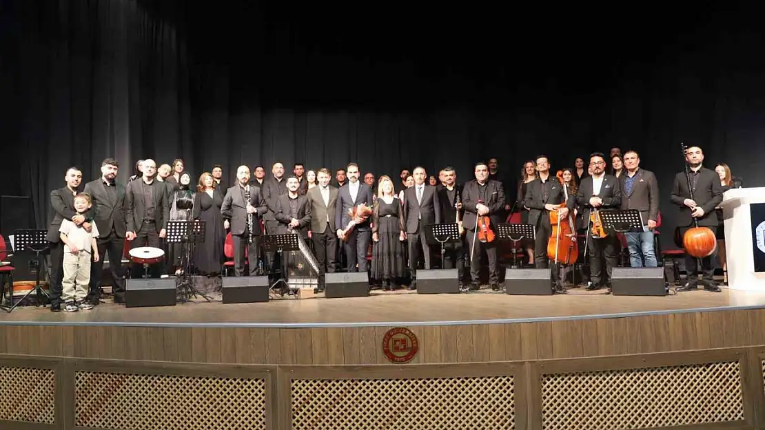 FÜ'de akademisyenler korosu sergilendi