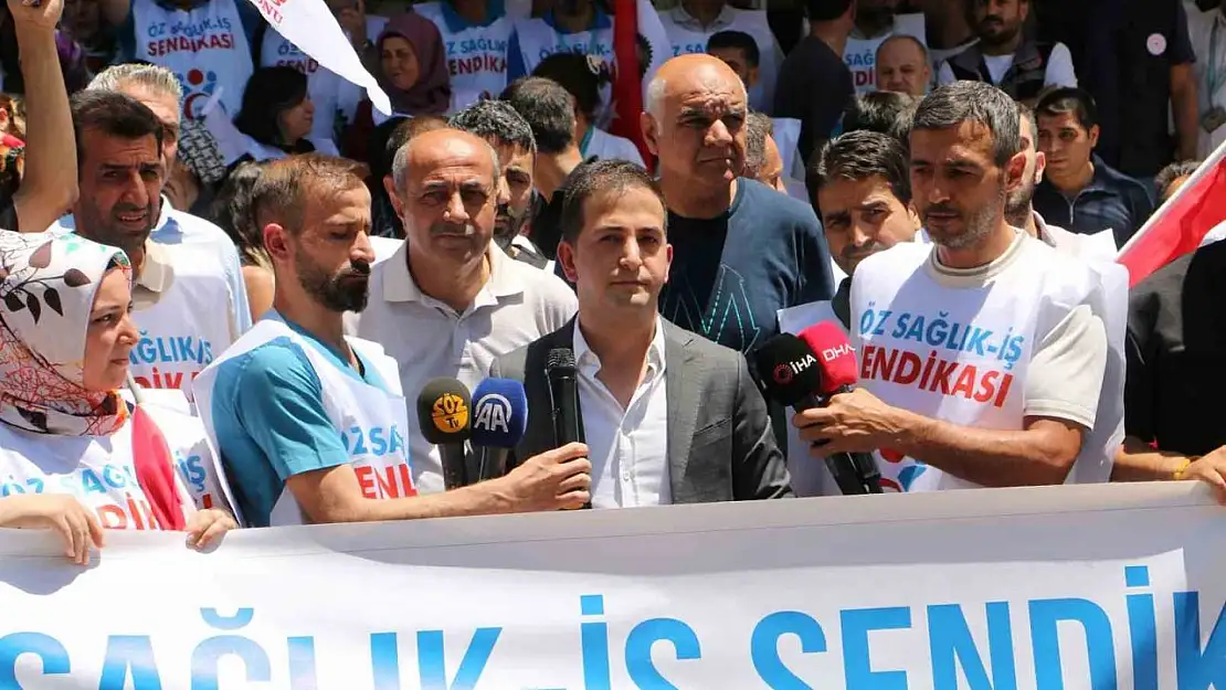 HAK-İŞ ve Öz Sağlık İş Başkanı Aküzüm. 'Beklentimiz, çalışanı merkeze alan, geçim şartlarını gözeten adil bir teklifin ortaya konmasıdır'