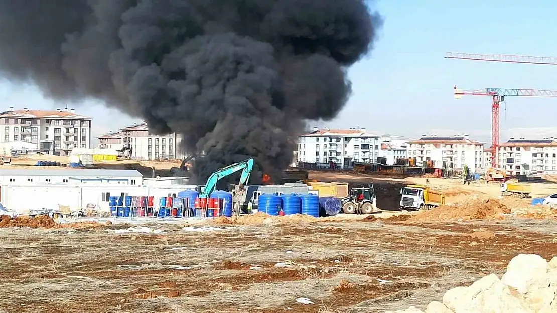 İnşaat şantiyesinde çıkan yangın korkuttu