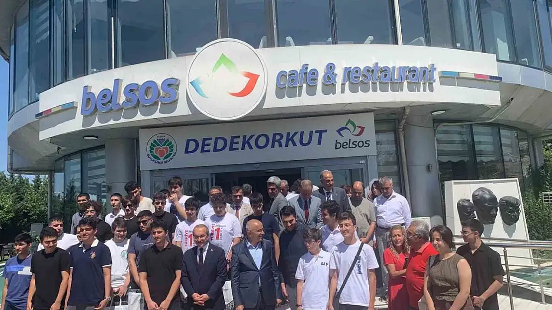 LGS Şampiyonlarına Başkan Sami Er'den özel kutlama