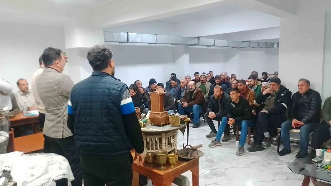 Malatya'da antika ve ikinci el eşyaların bulunduğu müzayedeye yoğun ilgi