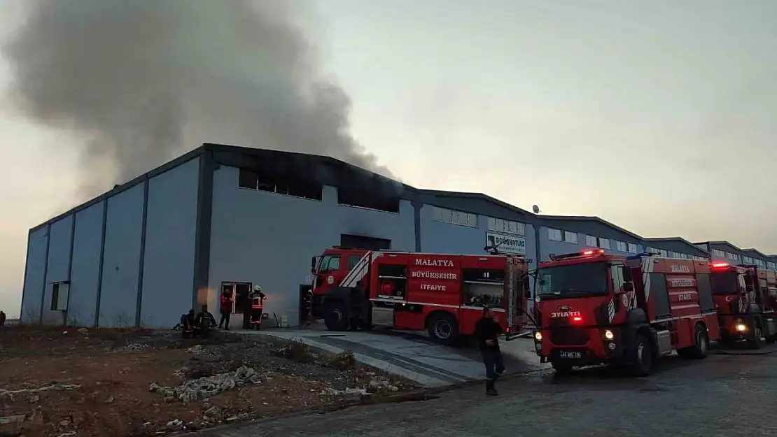 Malatya'da çıkan yangında fabrikada büyük hasar oluştu