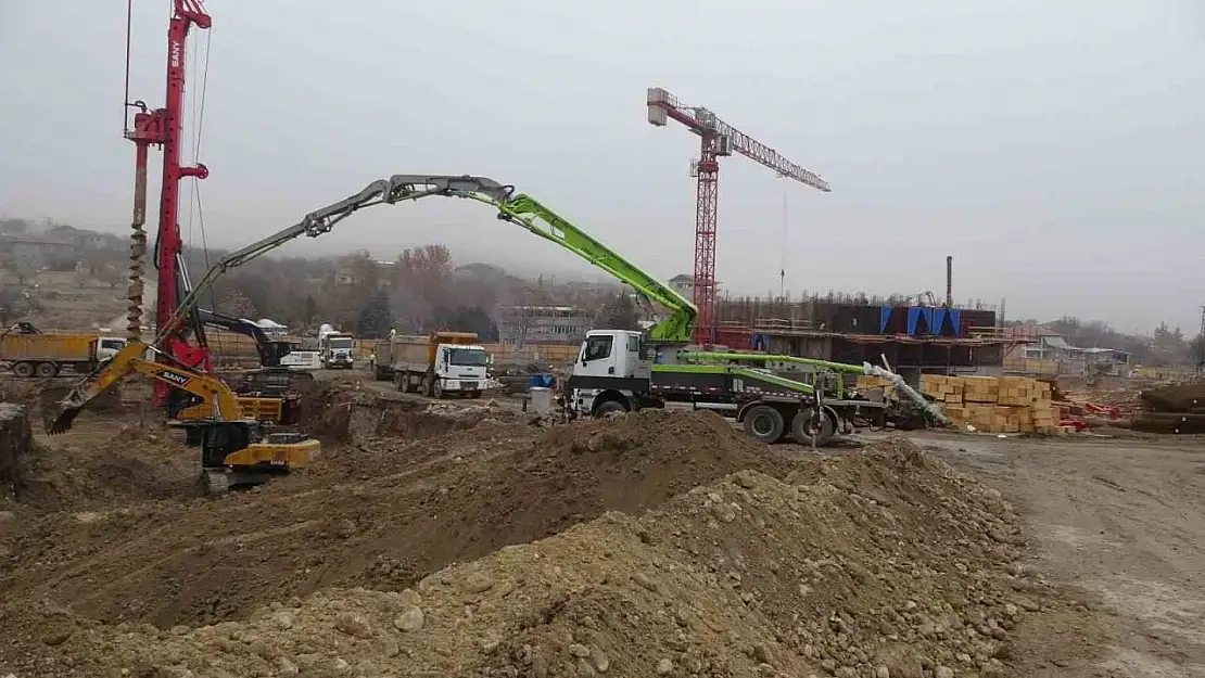 Malatya'da depremin yıktığı Başpınar'da inşaatlar yükseliyor