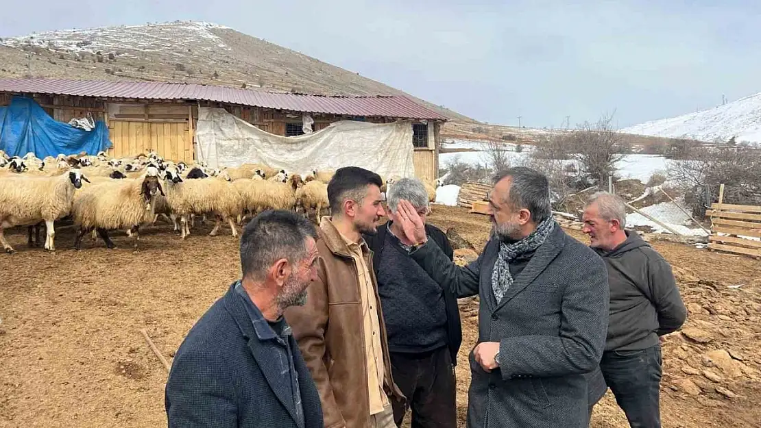 Malatya'da depremzedelere ahır ve samanlık desteği