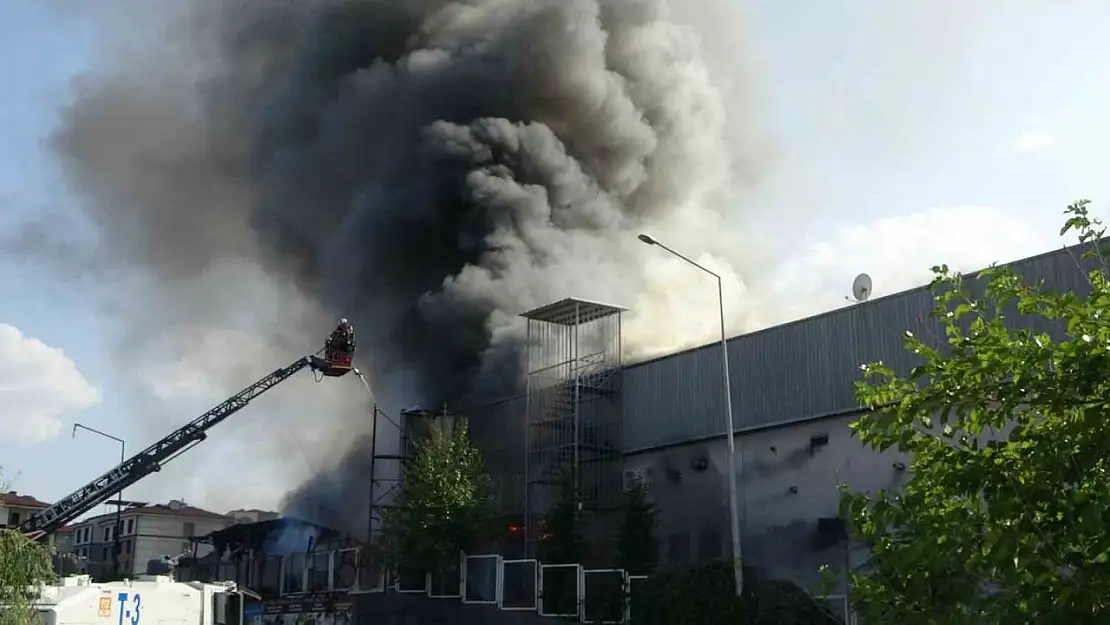 Malatya'da hırdavat mağazasında çıkan yangın kontrol altına alındı