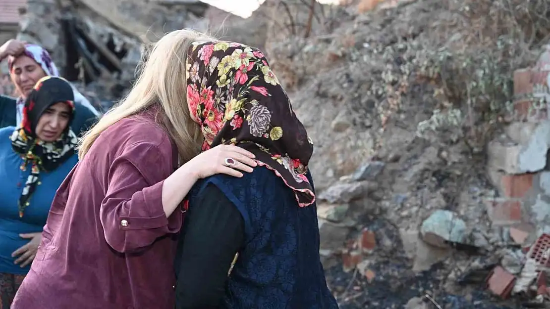 Milletvekili Ölmeztoprak'tan evi yangından etkilenen aileye ziyaret