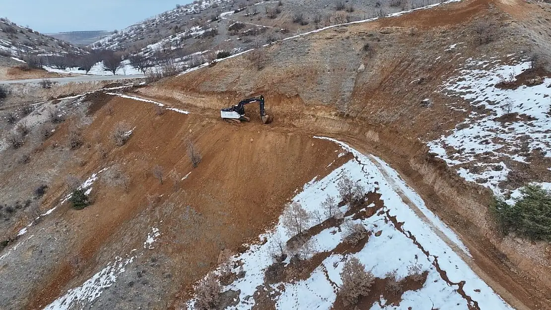 Yeşilyurt kırsalında yeni yol çalışmaları başladı