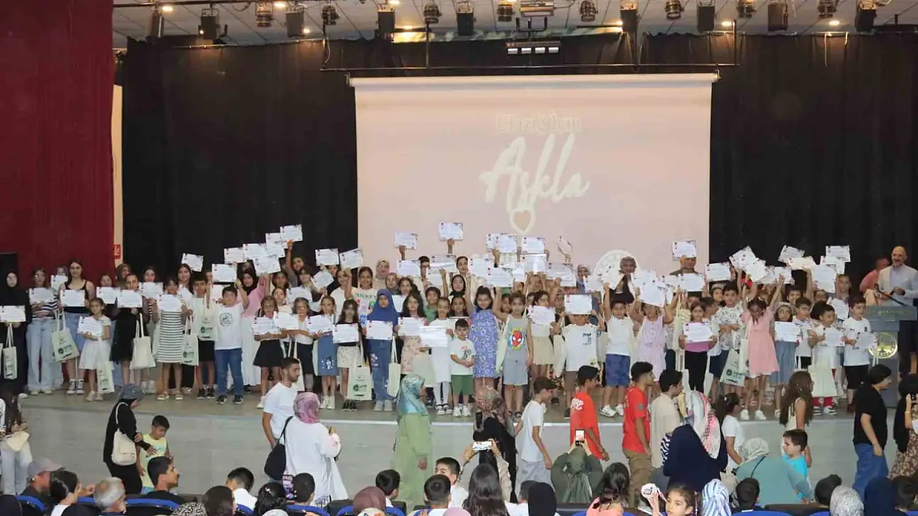 Elazığ Belediyesi yaz okulları mezunlarını verdi