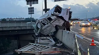 Freni Boşalan Kamyon Homeros Bulvarı'nda Feci Kazaya Neden Oldu