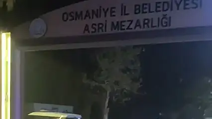 Mezarlıkta Korkunç Olay: 2 Kişi Araç İçinde Ölü Bulundu