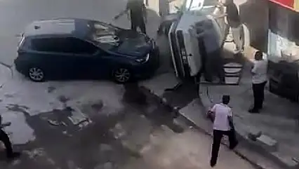 Elazığ'da kaza yapan otomobil yan yattı: 1 yaralı