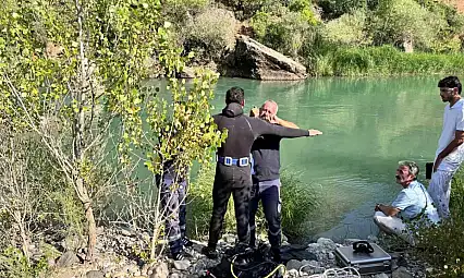 Tunceli'de çaya giren iki arkadaştan biri boğuldu, diğeri kurtarıldı