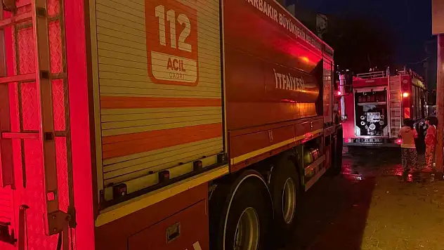 Diyarbakır'da bir evde patlama sonrası yangın çıktı: 1'i ağır 4 yaralı