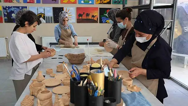 Diyarbakır'da öğrencilerden ev hanımlarına 300 kursiyer, kendi işini kuracak düzeyde eğitim alıyor