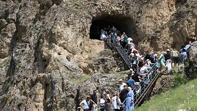 Elazığ'da üniversite öğrencileri Palu'yu gezdi