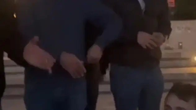 Elazığsporlu taraftarlar Kız Kulesine karşı 'Kar mı Yağmış Şu Harput'un Başına' türküsünü söyledi
