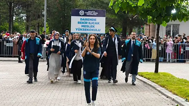 Malatya Turgut Özal Üniversitesi'nde mezuniyet coşkusu
