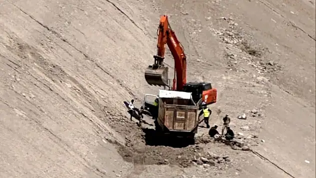 Tunceli'de kamyon şarampole yuvarlandı: 1 yaralı