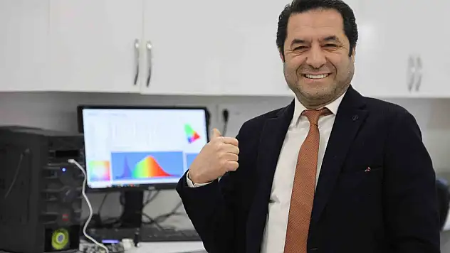 Türk profesörden bir ilk daha: Sarılık hastalığı tedavisi için fotonik sistem geliştirdi