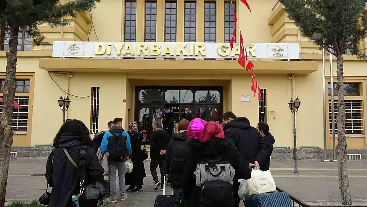'Turistik Diyarbakır Ekspresi'yle gelen ziyaretçiler kenti öve öve bitiremedi