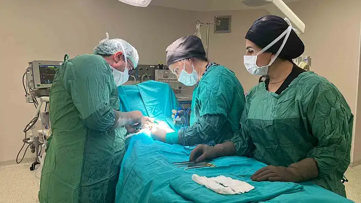 10 binde bir görülen omfalosel hastalığıyla dünyaya gelen bebek sağlığına kavuştu