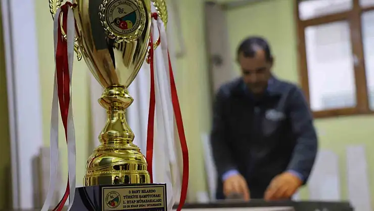 60 yaşında Türkiye Bilardo Şampiyonu mesleğiyle dikkat çekiyor