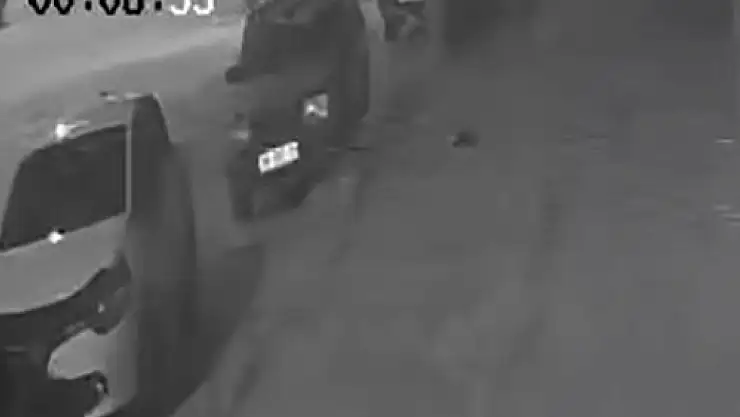 8 kişinin yaralandığı silahlı saldırı anı güvenlik kameralarına yansıdı