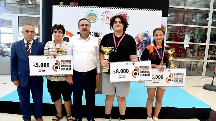 8. Uluslararası Altın Kayısı Satranç Turnuvası ödül töreni gerçekleştirildi