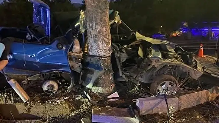 Ağaca çarpan Fiat Tofaş araç hurdaya döndü: 1 ağır yaralı