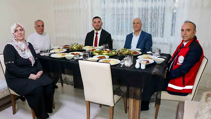 Aile ve Sosyal Hizmetler Bakanlığı personeli şehit aileleri ile iftarda buluştu