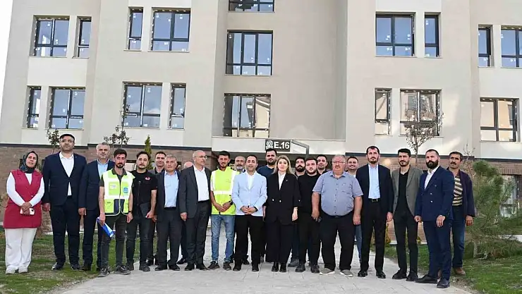 AK Parti heyeti, Doğanşehir'de deprem sonrası çalışmaları inceledi