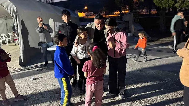 Akçadağ Belediye Başkanı Ulutaş, depremzedelerle iftar yaptı