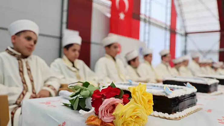 Altınçevre Kur'an kursunda hafızlara özel tören: 22 hafız için 22 pasta kesildi